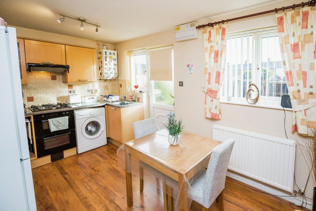 Property photo 2 of 15 Kitchen/Diner