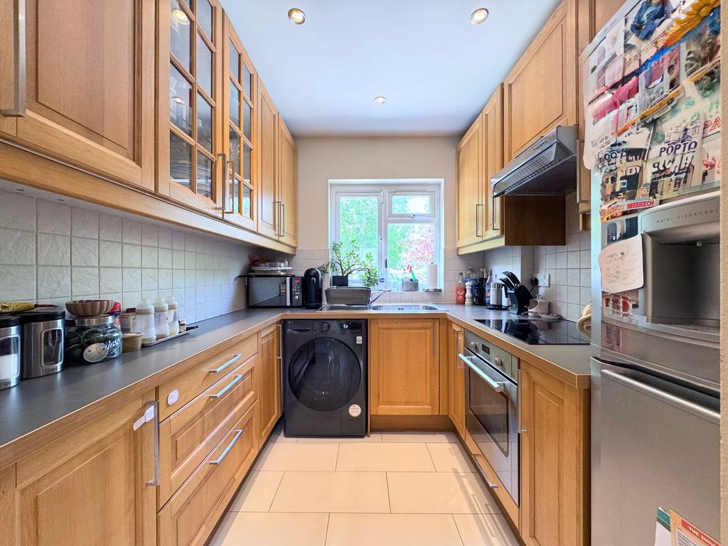 Property photo 3 of 16 Kitchen