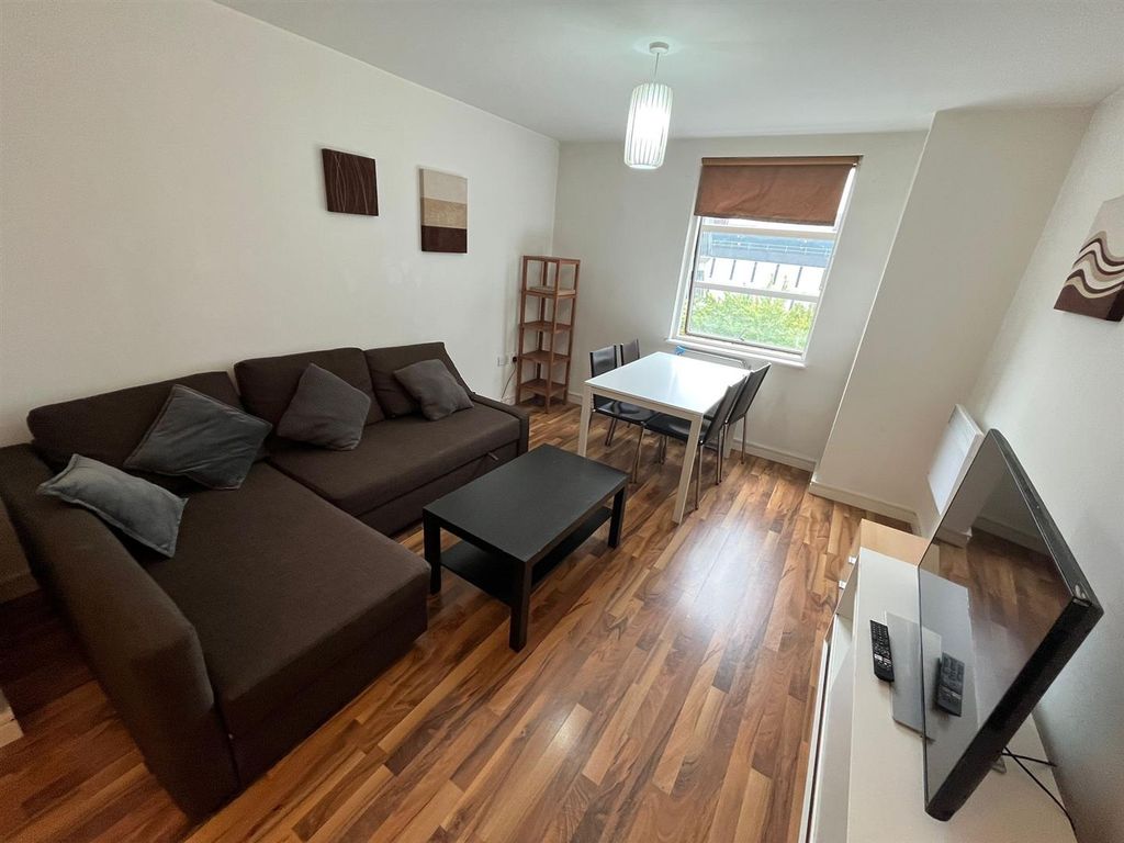 Property photo 2 of 8