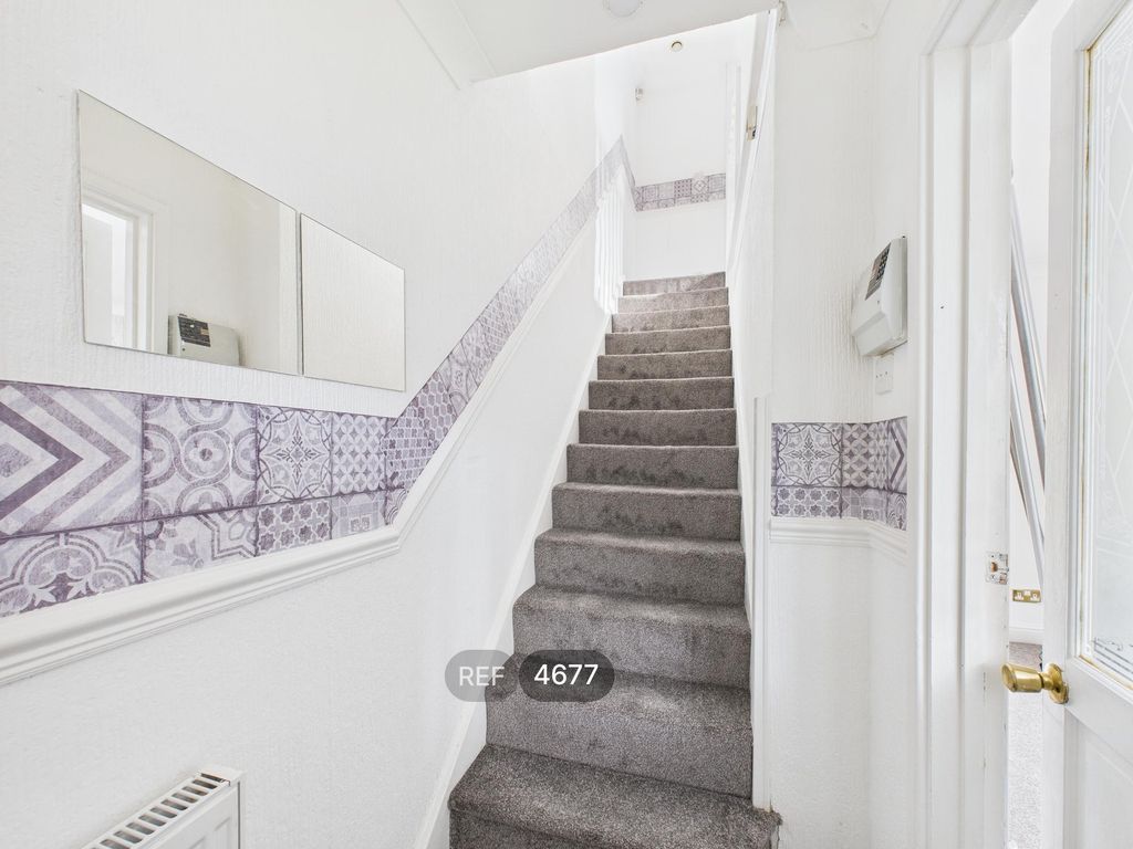 Property photo 2 of 17 Hallway