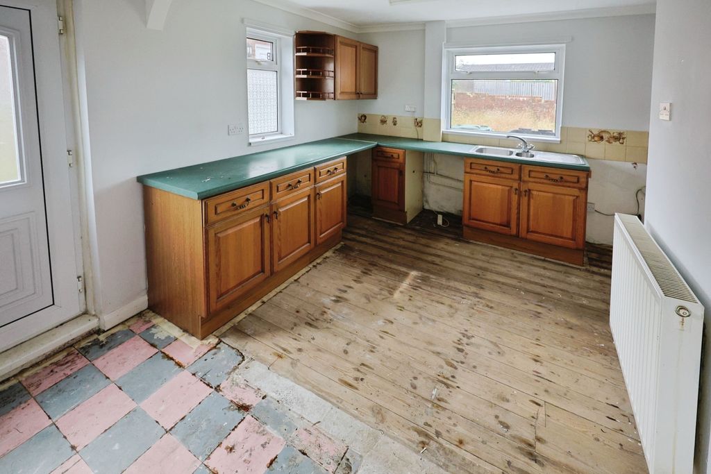 Property photo 3 of 9 Pbox-Img.Jpg