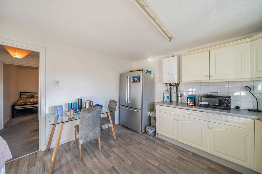 Property photo 3 of 10 1383140-14-692073...