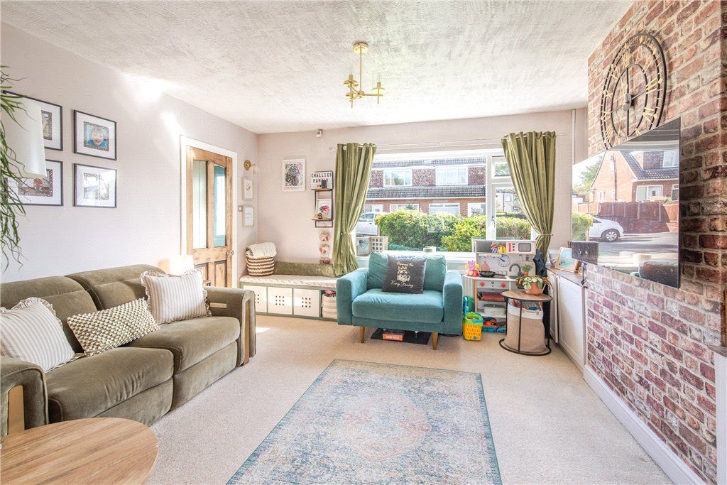 Property photo 2 of 18 Bosworth Close