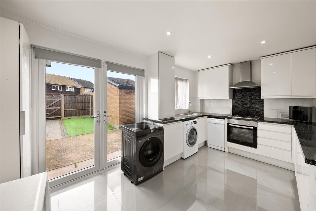 Property photo 3 of 14 4