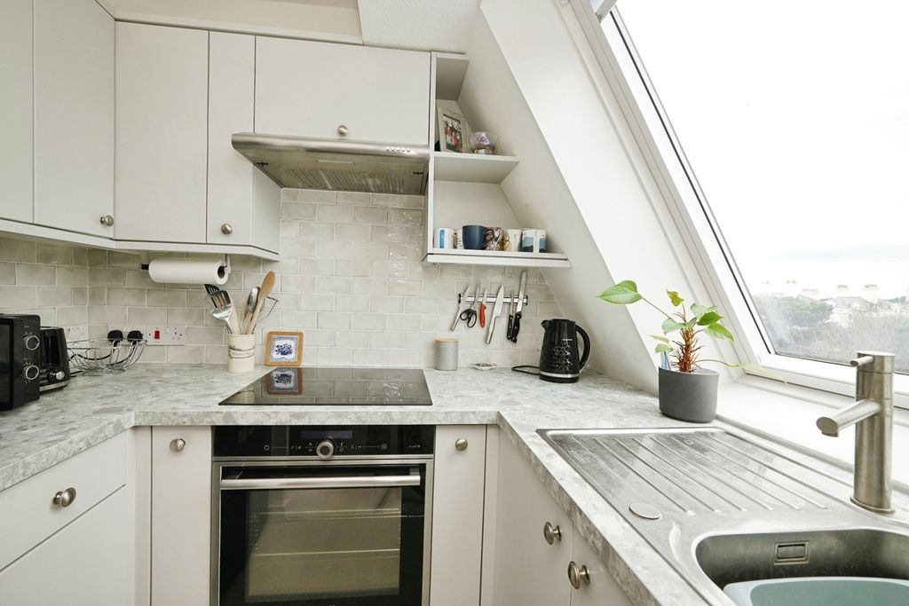 Property photo 3 of 15 Kitchen