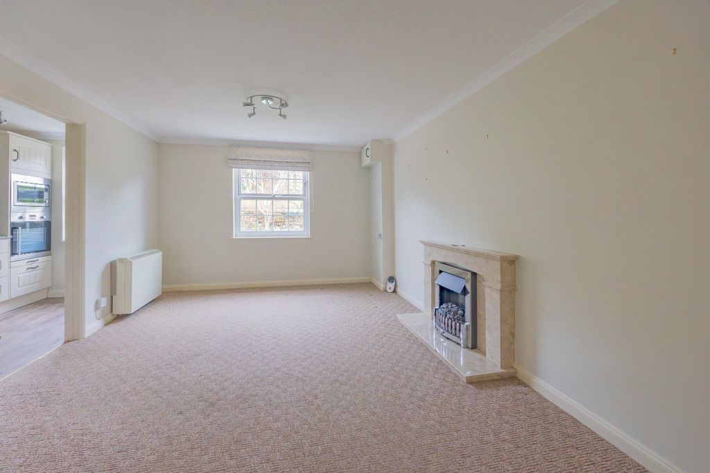 Property photo 2 of 14 Ewemovetaunton Eastgate (8)