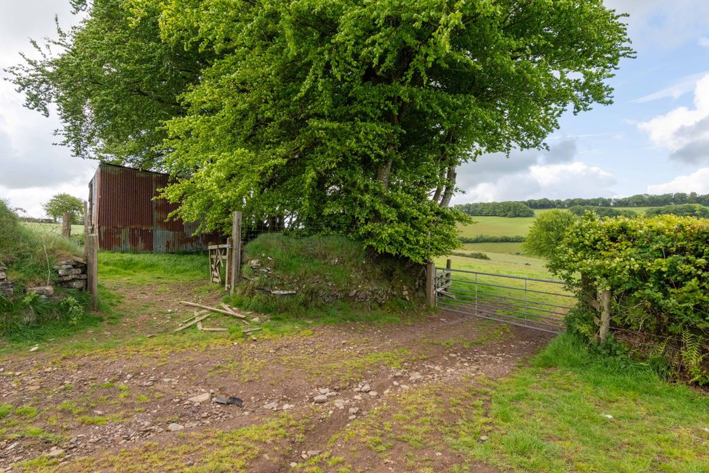 Property photo 3 of 18
