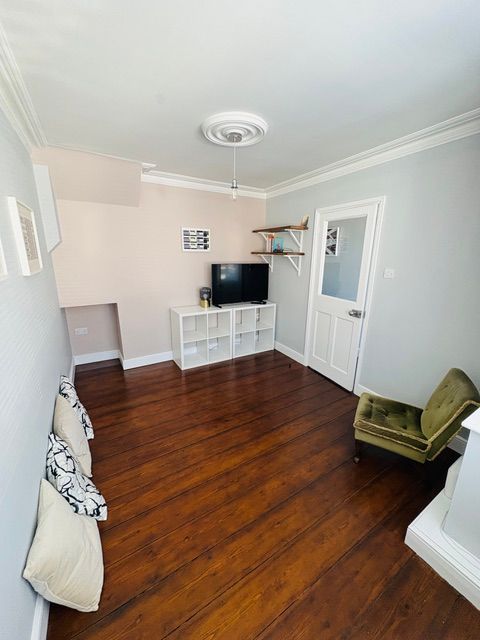Property photo 3 of 19 Lounge