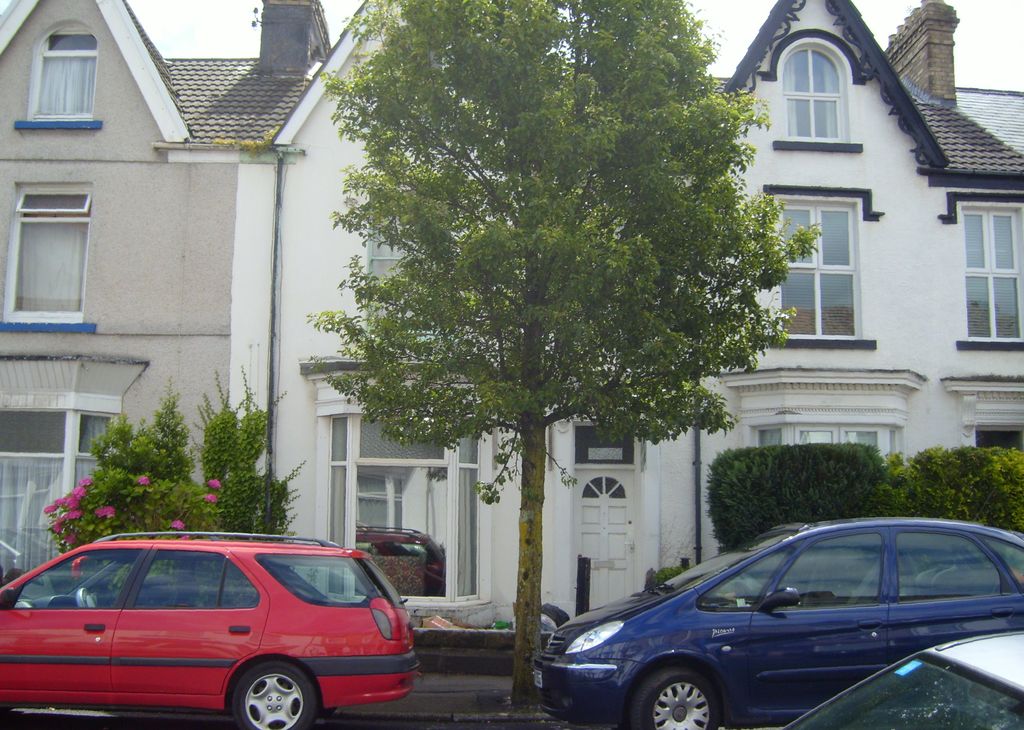 Property photo 1 of 8 External