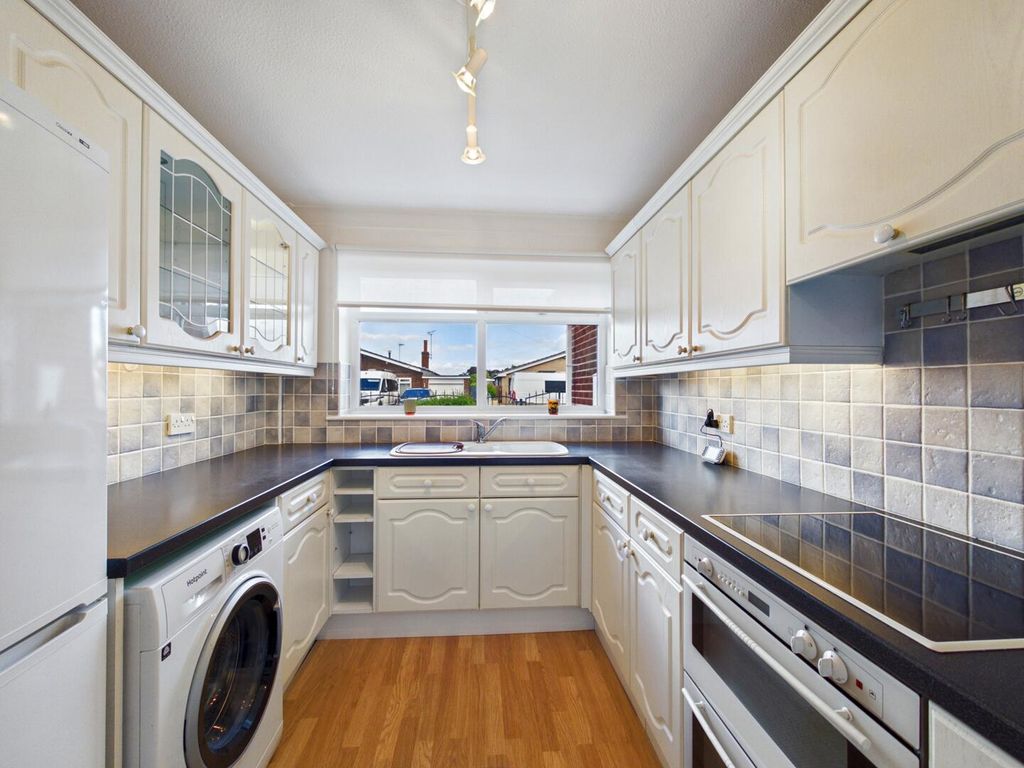 Property photo 2 of 11 Kitchen