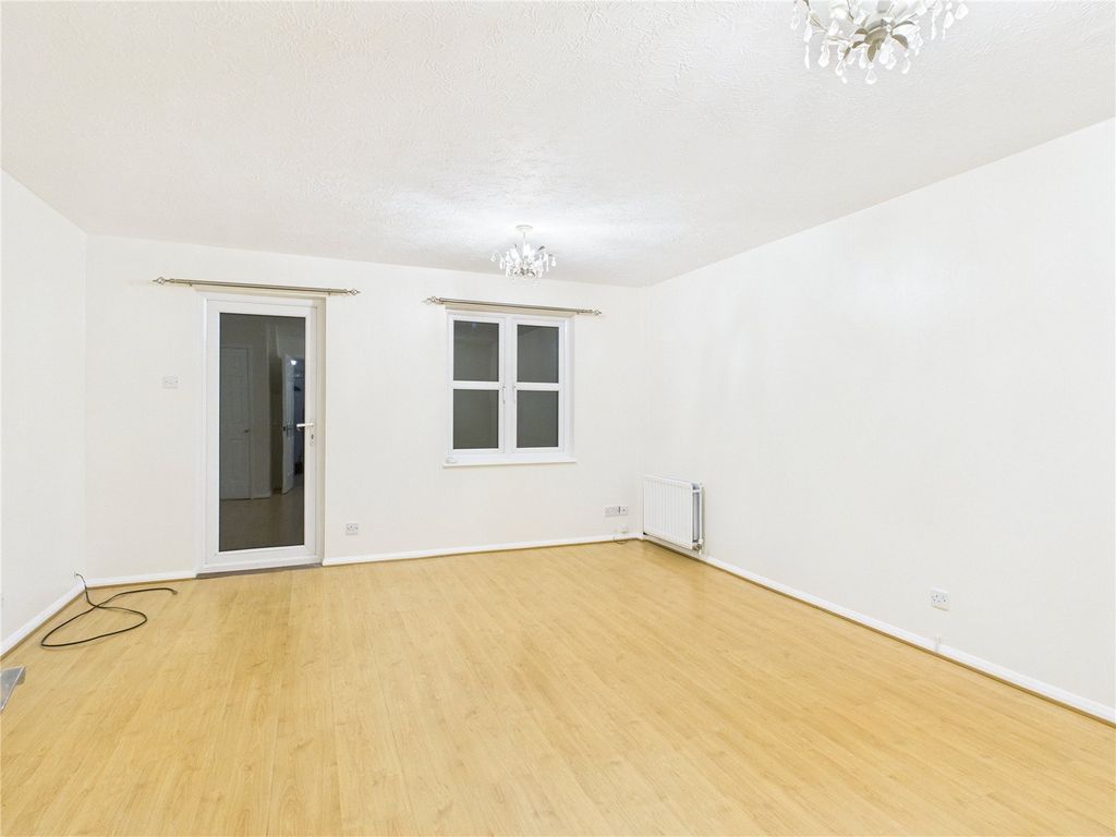 Property photo 2 of 9 Picture No. 13