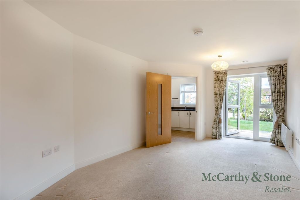 Property photo 3 of 23 8702472-Interior01.Jpg