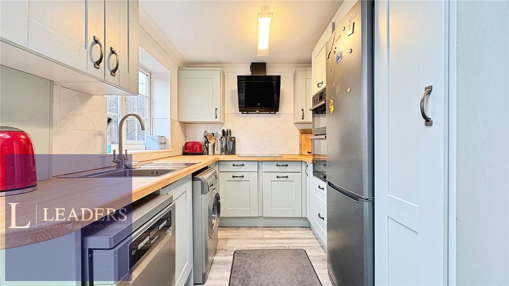 Property photo 2 of 15 Kitchen
