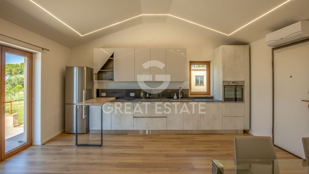 Property photo 2 of 31 Interiors