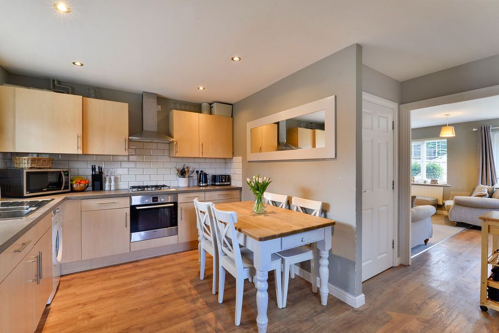 Property photo 3 of 10 Kitchen Diner