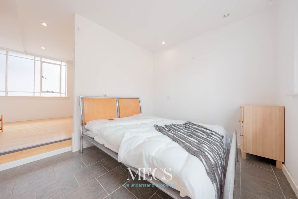 Property photo 3 of 9 2638175