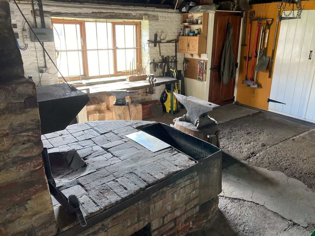 Property photo 3 of 6