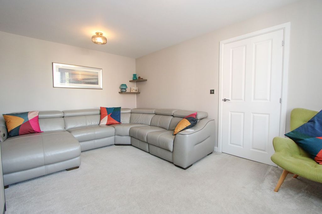 Property photo 3 of 35