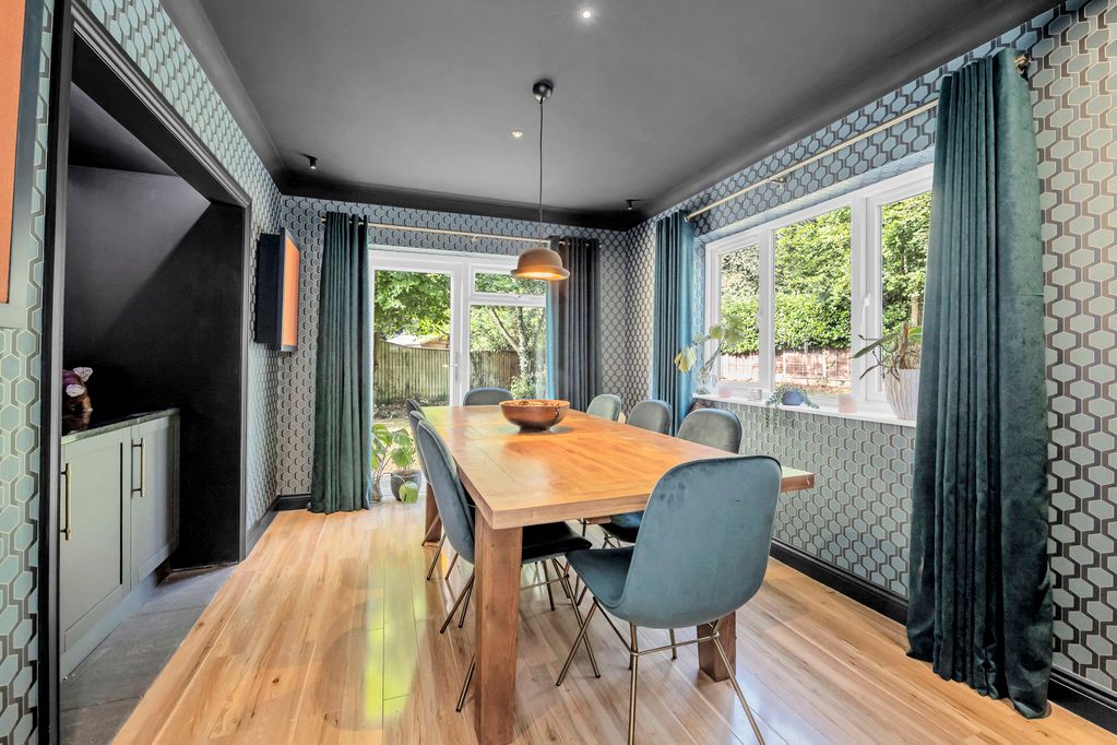 Property photo 3 of 17 Dining Area