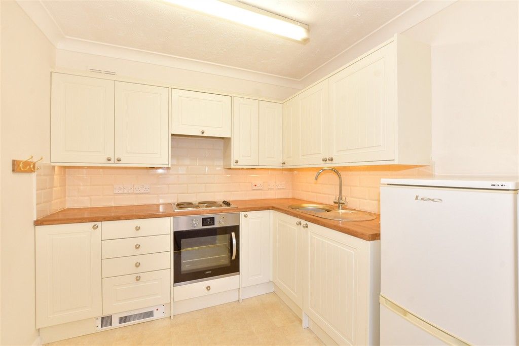 Property photo 3 of 12 Kitchen