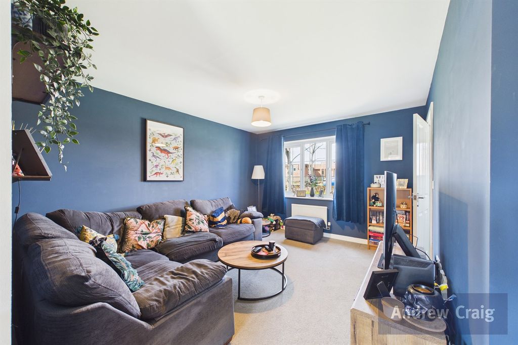 Property photo 2 of 13 Lounge