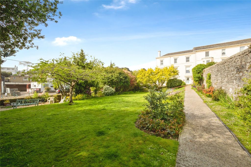 Property photo 1 of 12 General View