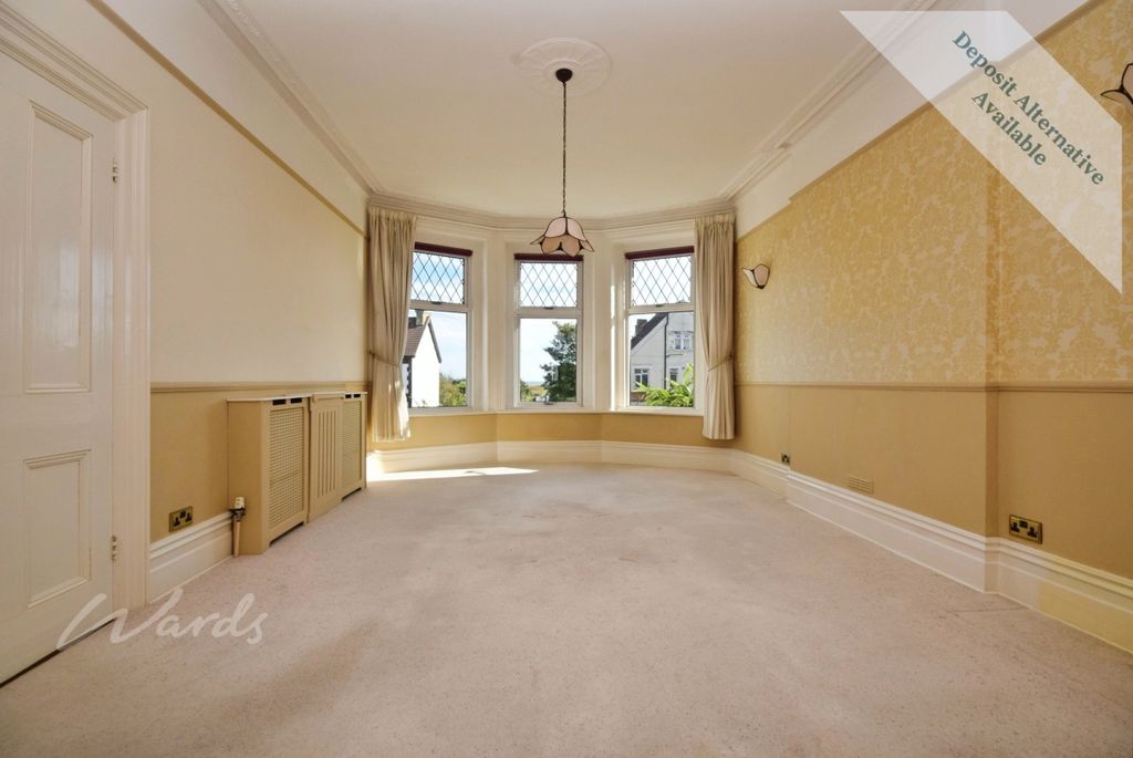 Property photo 3 of 13 Lounge