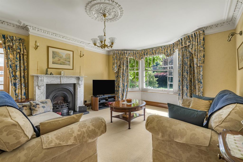 Property photo 3 of 28 Sitting Room