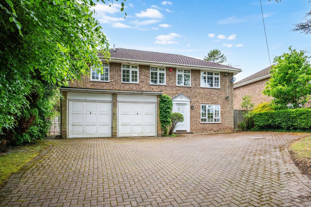 Property photo 1 of 22 Chaldon Common Road, (1).Jpg