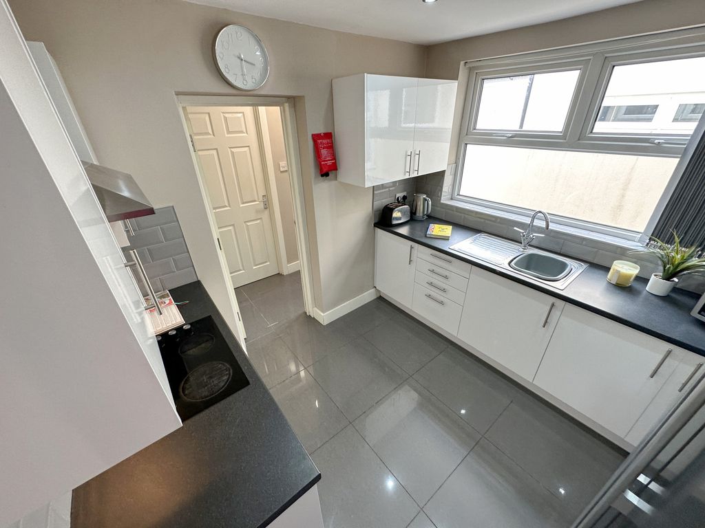 Property photo 3 of 11 10