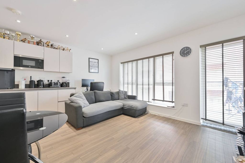 Property photo 1 of 10