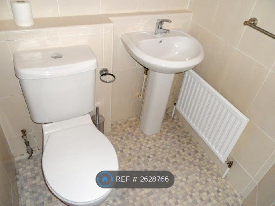 Property photo 3 of 14 Bathroom 1