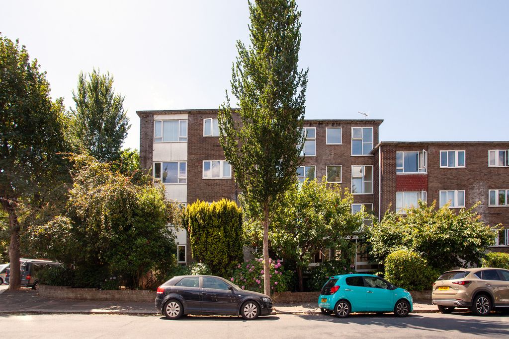 Property photo 2 of 22 300393 - Windleshamroad_Kelliott_002.Jpg