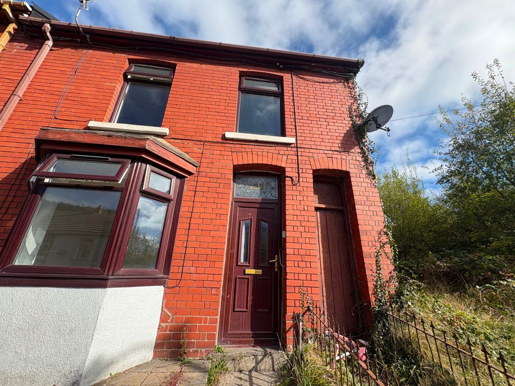 Property photo 2 of 28