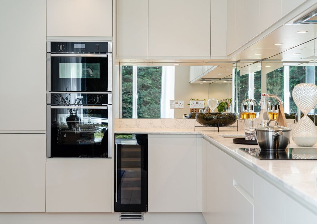 Property photo 3 of 9 Kitchen 2