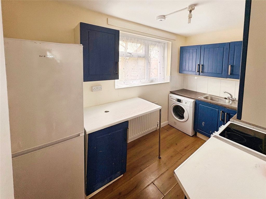 Property photo 3 of 8 Kitchen