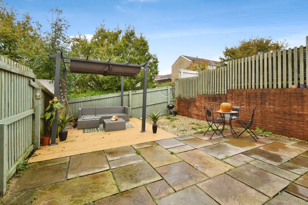 Property photo 3 of 17 Photo