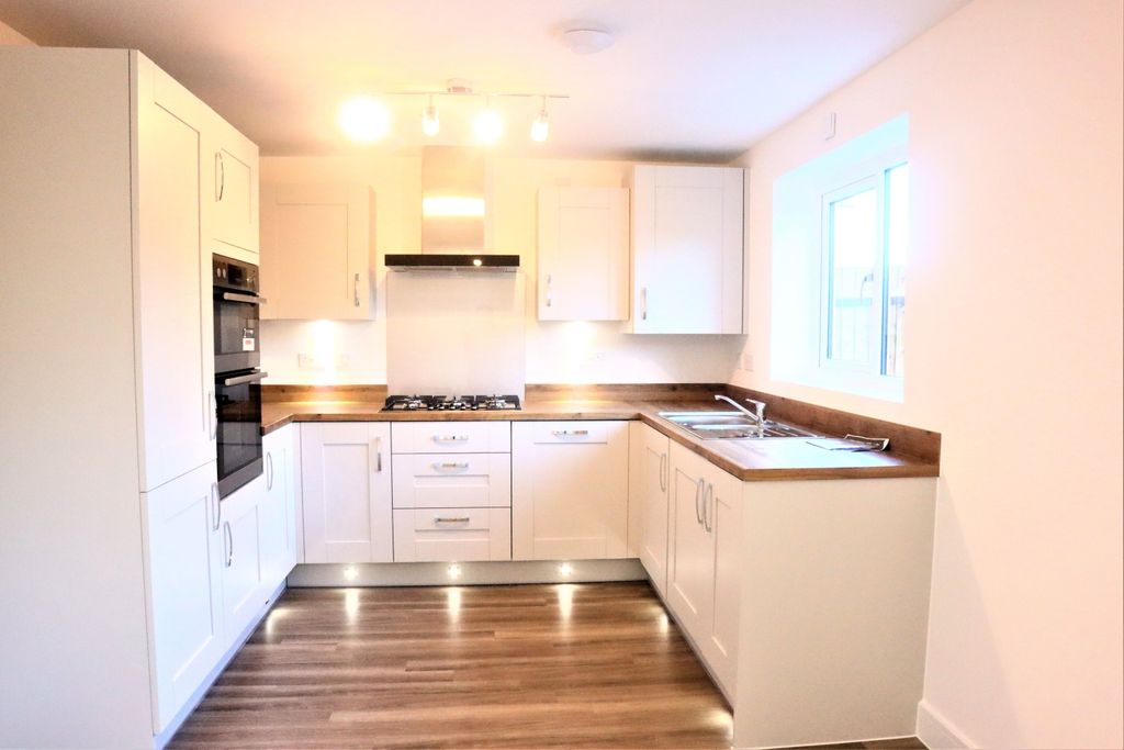 Property photo 2 of 16 Kitchen