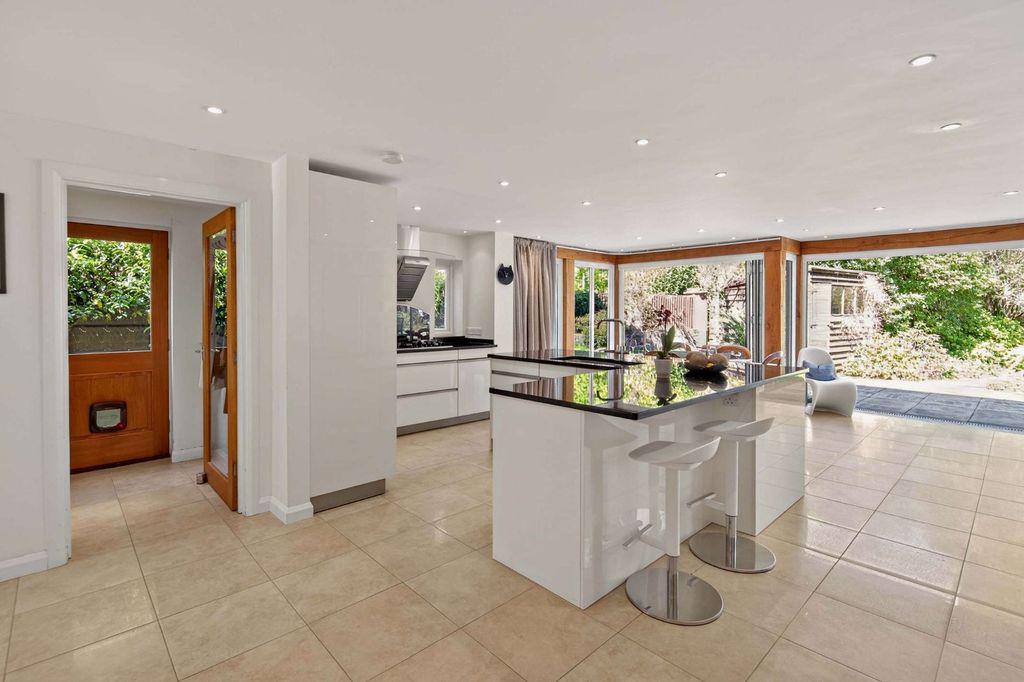 Property photo 2 of 14 Kitchen