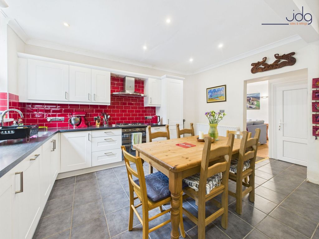 Property photo 3 of 14 Spacious Kitchen Diner