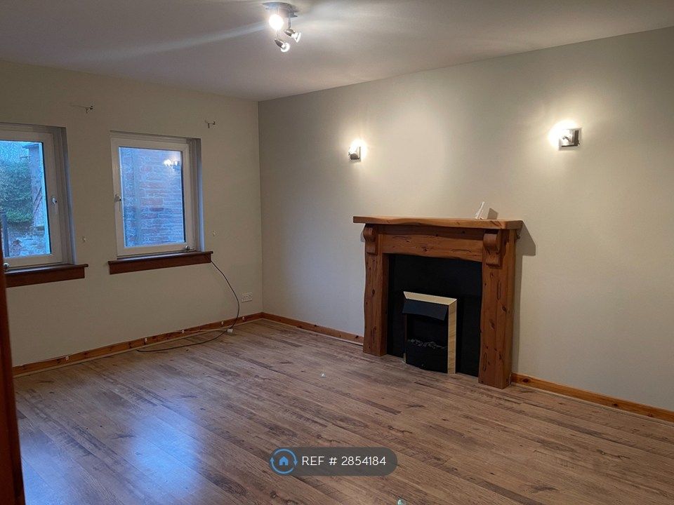 Property photo 3 of 15 Livingroom