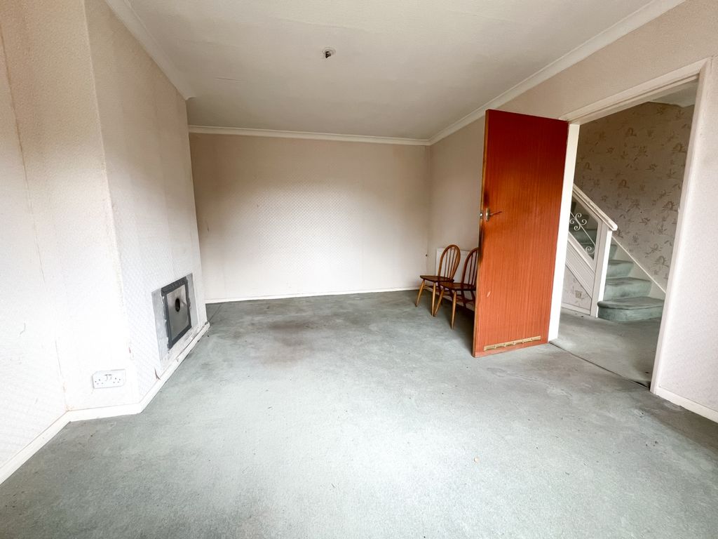 Property photo 2 of 16 Living Room