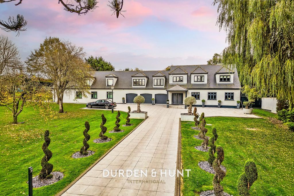 Property photo 1 of 72 Greensted-124.1.Jpg