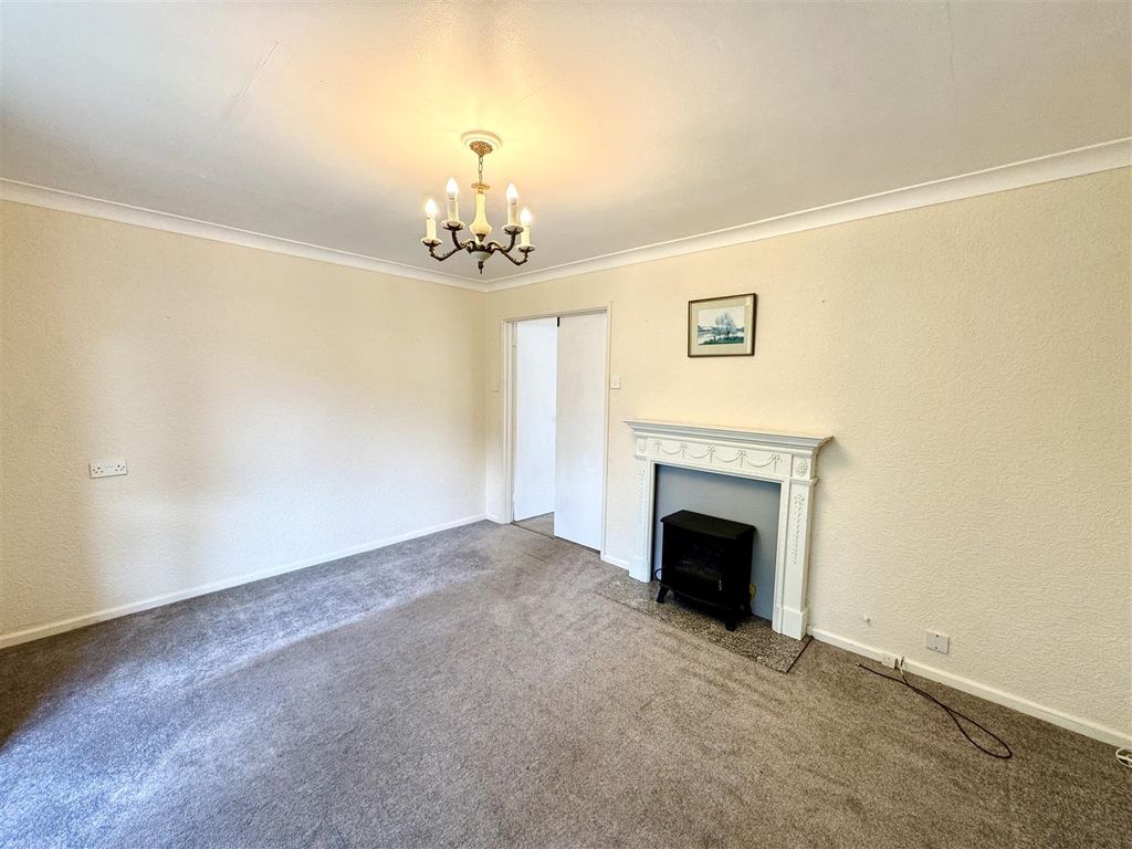 Property photo 3 of 17 Sitting Room