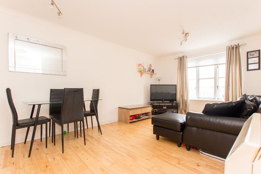 Property photo 2 of 9 Photo 02