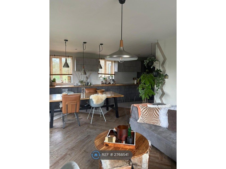 Property photo 2 of 7 Dining