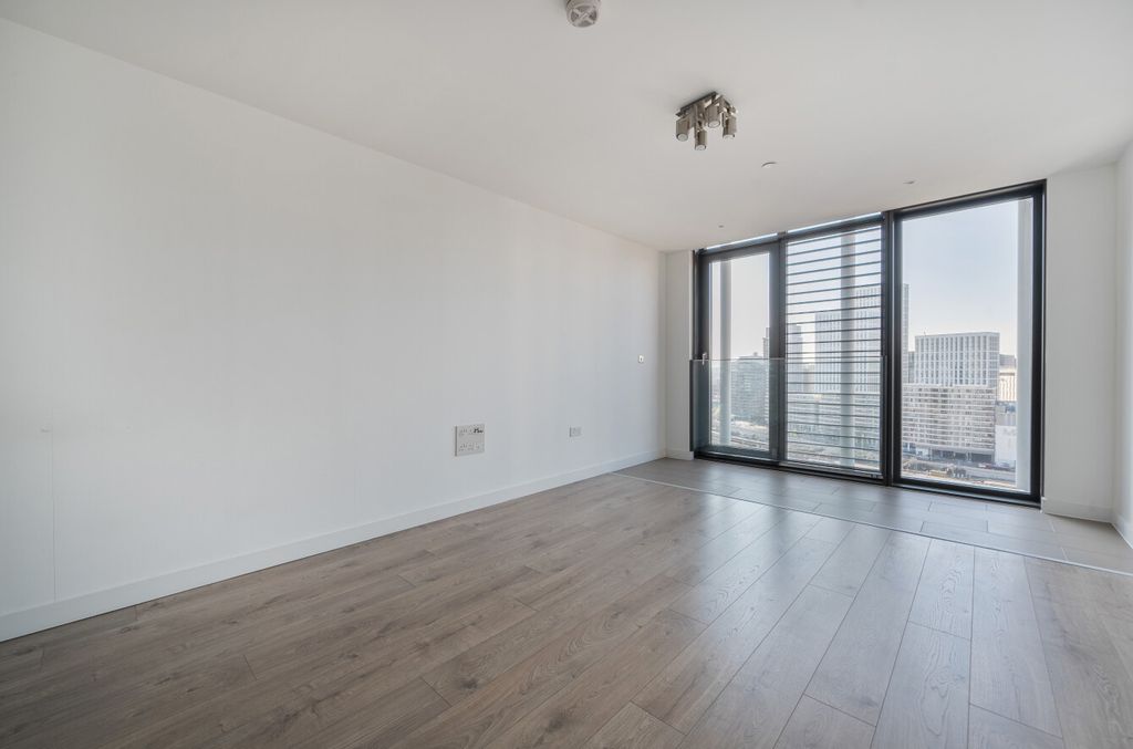 Property photo 2 of 11 1439873-18-69Ceb0...