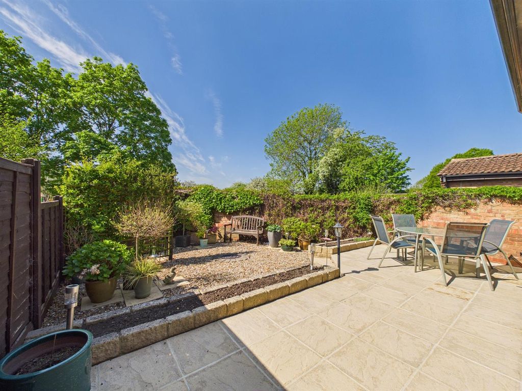 Property photo 2 of 12 Garden