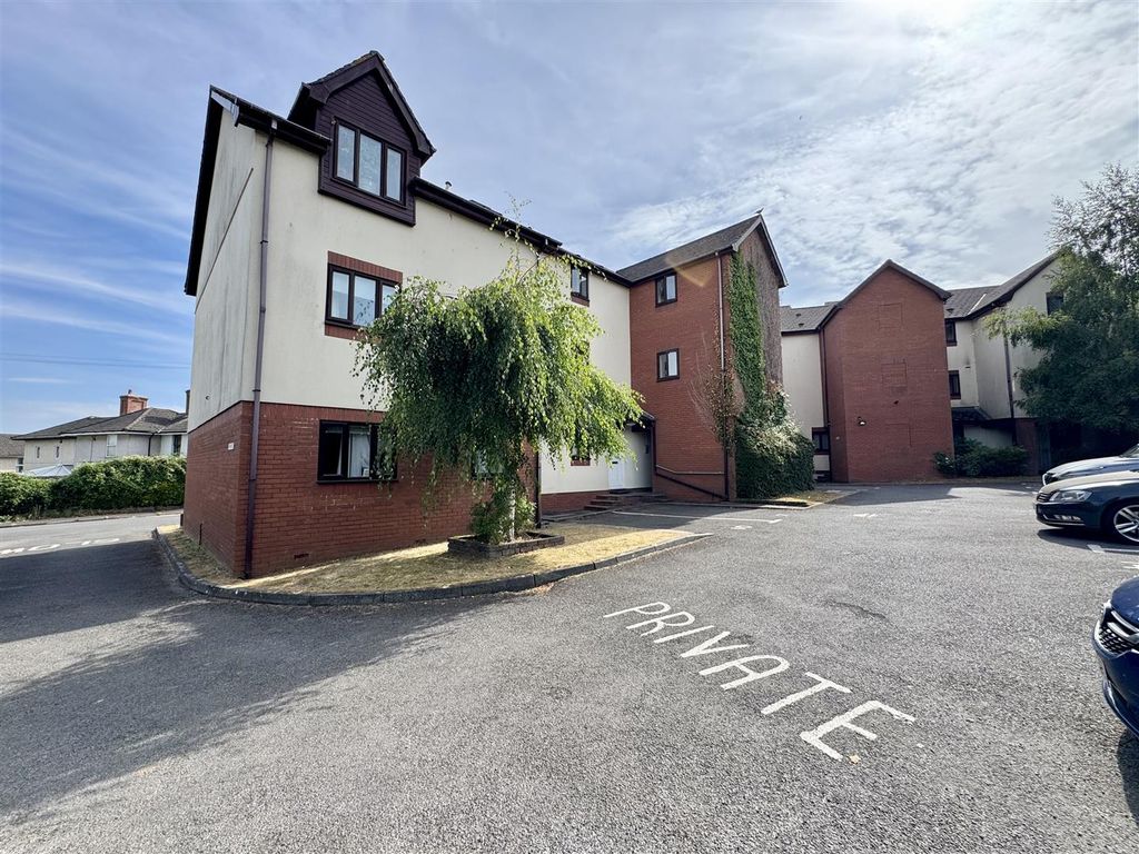 Property photo 1 of 13 Meads Court