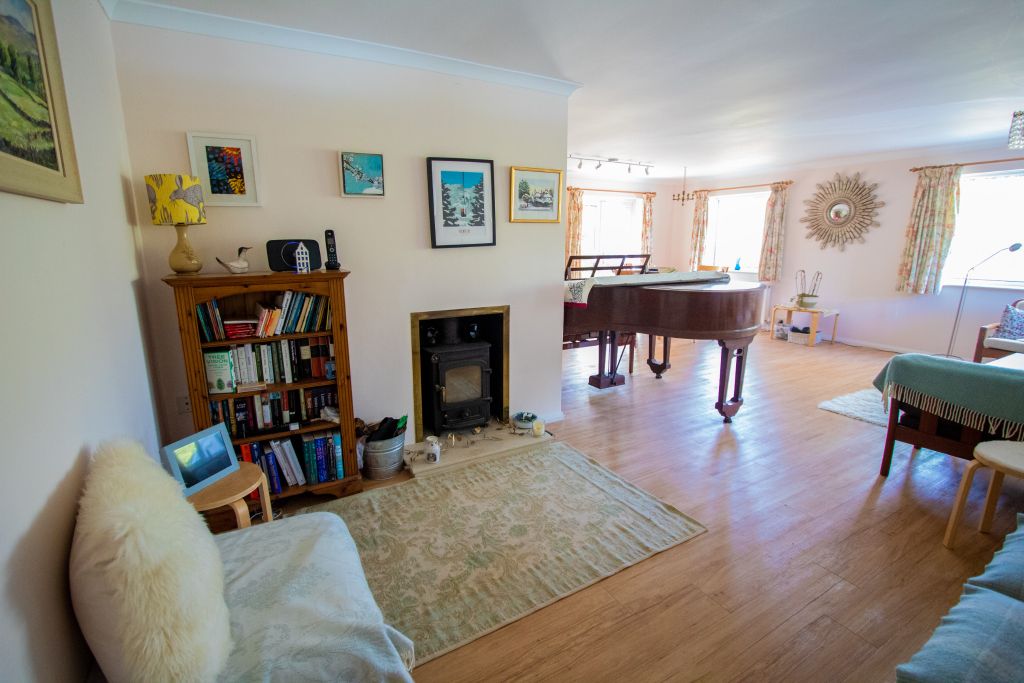 Property photo 2 of 32